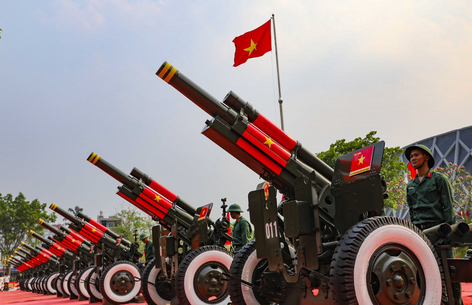 Pháo lễ 105mm đặt tại khuôn viên Bảo tàng Chiến thắng lịch sử Điện Biên Phủ. (Ảnh: Xuân Tư/TTXVN)