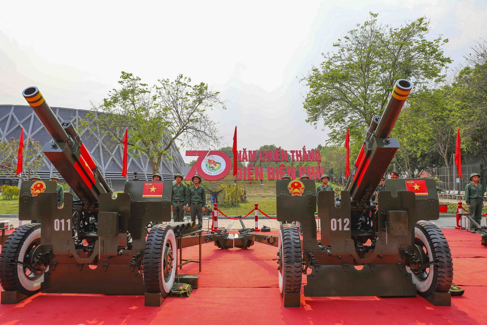 Pháo lễ 105mm đặt tại khuôn viên Bảo tàng Chiến thắng lịch sử Điện Biên Phủ. (Ảnh: Xuân Tư/TTXVN)
