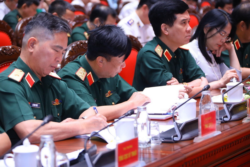 Các đại biểu dự buổi lễ giới thiệu cuốn sách của Tổng Bí thư Nguyễn Phú Trọng về quân sự, quốc phòng. (Ảnh: Văn Điệp/TTXVN)