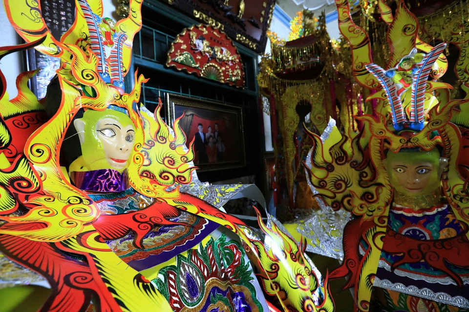  Các mặt hàng vàng mã vô cùng đa dạng và phong phú để phục vụ nhu cầu của người tiêu dùng. (Ảnh: Thành Đạt/TTXVN)