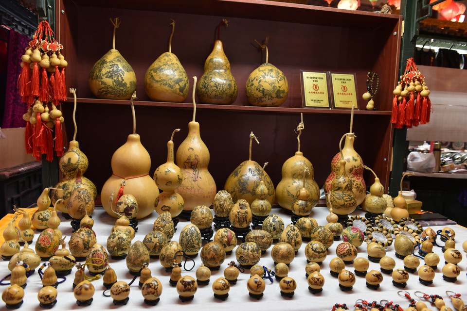 Chợ đêm Đôn Hoàng. (Ảnh: Lê Mạnh Cường/TTXVN)