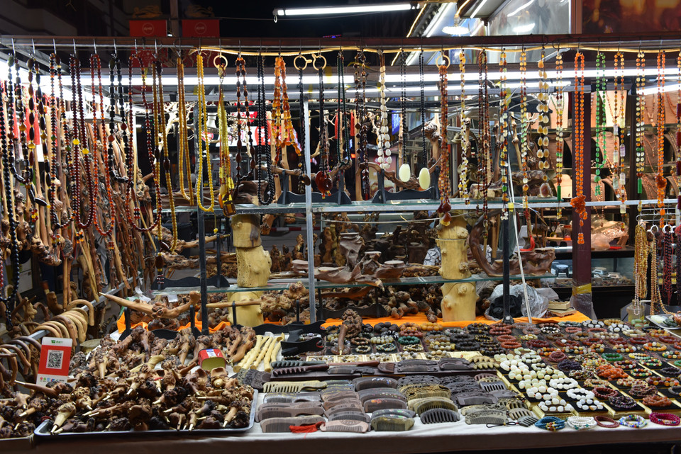 Chợ đêm Đôn Hoàng (hay Chợ đêm Sa Châu) nằm trên đường Dương Quan Đông, là chợ đêm lớn nhất ở thành phố Đôn Hoàng, tỉnh Cam Túc, Trung Quốc. (Ảnh: Lê Mạnh Cường/TTXVN)