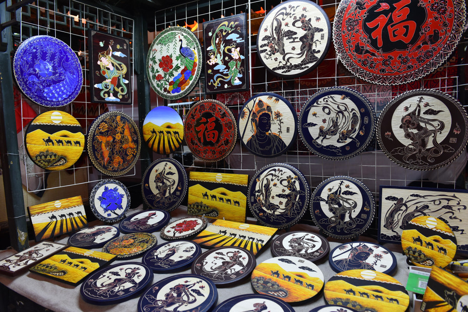 Chợ đêm Đôn Hoàng. (Ảnh: Lê Mạnh Cường/TTXVN)