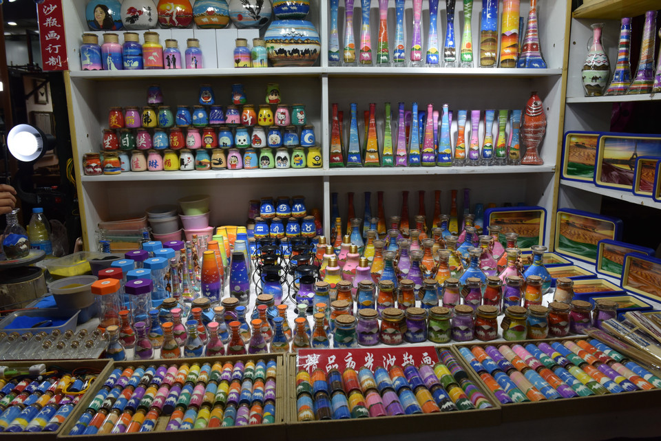 Chợ đêm Đôn Hoàng. (Ảnh: Lê Mạnh Cường/TTXVN)