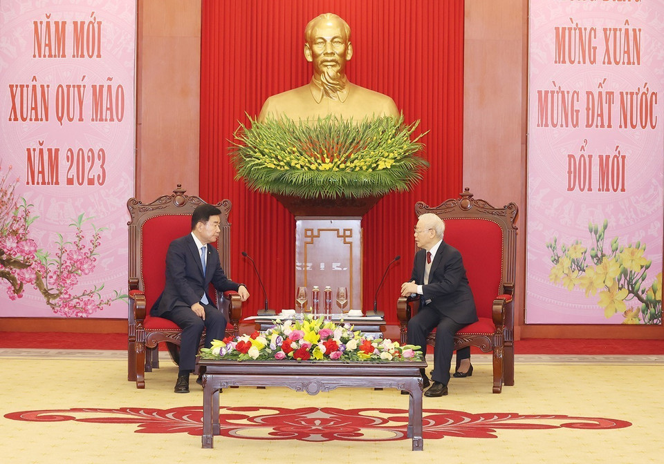 Nhận lời mời của Chủ tịch Quốc hội Vương Đình Huệ, Chủ tịch Quốc hội Hàn Quốc Kim Jin Pyo và Phu nhân cùng Đoàn đại biểu cấp cao Quốc hội Hàn Quốc sang thăm chính thức Việt Nam từ ngày 12-18/1/2023. (Ảnh: Trí Dũng/TTXVN)