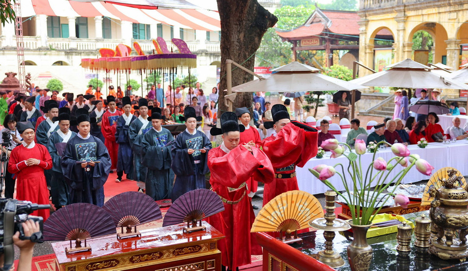 Chương trình nhằm tôn vinh truyền thống văn hóa của dân tộc, phát huy giá trị văn hóa cung đình Thăng Long và mong muốn mang đến cho du khách những sản phẩm du lịch đặc sắc, đậm dấu ấn văn hóa truyền thống. (Ảnh: Thanh Tùng/TTXVN)