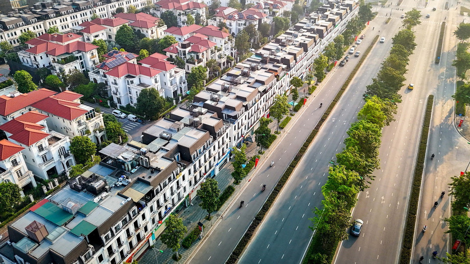 Các khu nhà ở, khu shophouse nối tiếp nhau trong Khu đô thị Tây Hồ Tây. (Ảnh: Hoàng Hiếu/TTXVN)