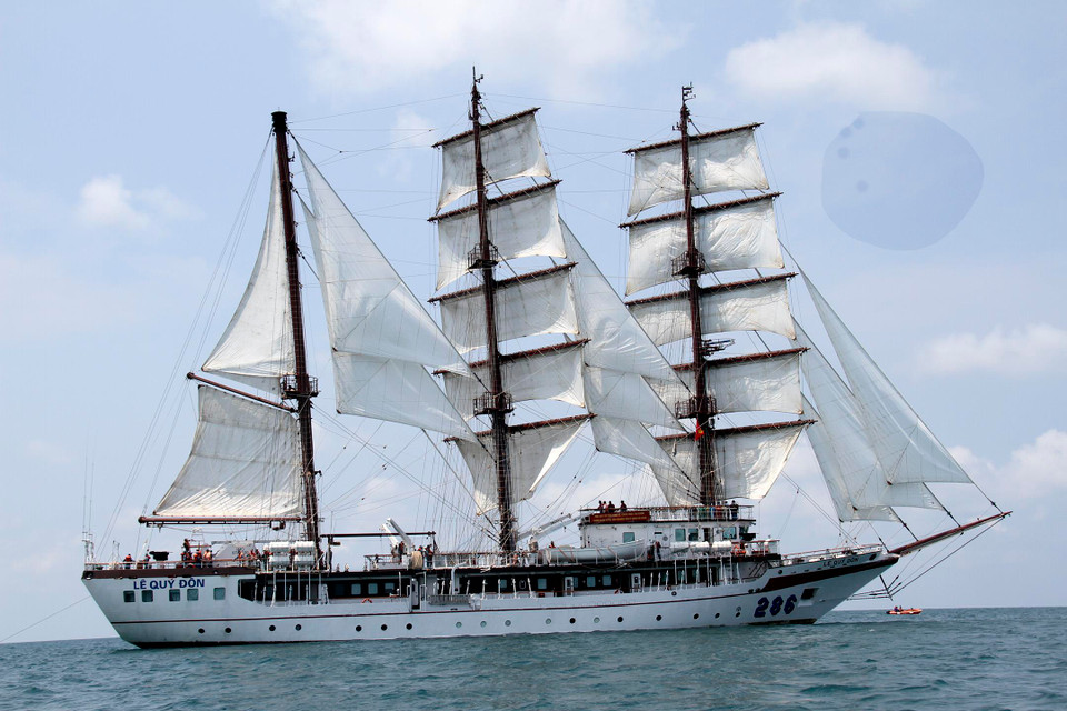 Tàu Lê Quý Đôn trên biển Singapore. (Nguồn: Hải quân Việt Nam)