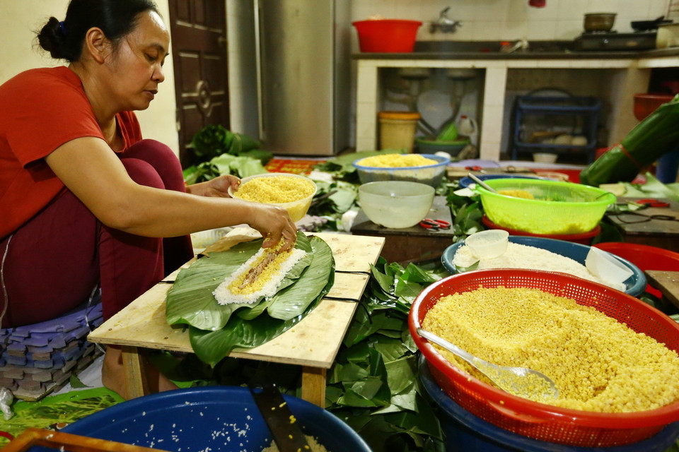 Bánh chưng làng Lỗ Khê chủ yếu là loại bánh dài. (Ảnh: Minh Quyết/TTXVN)