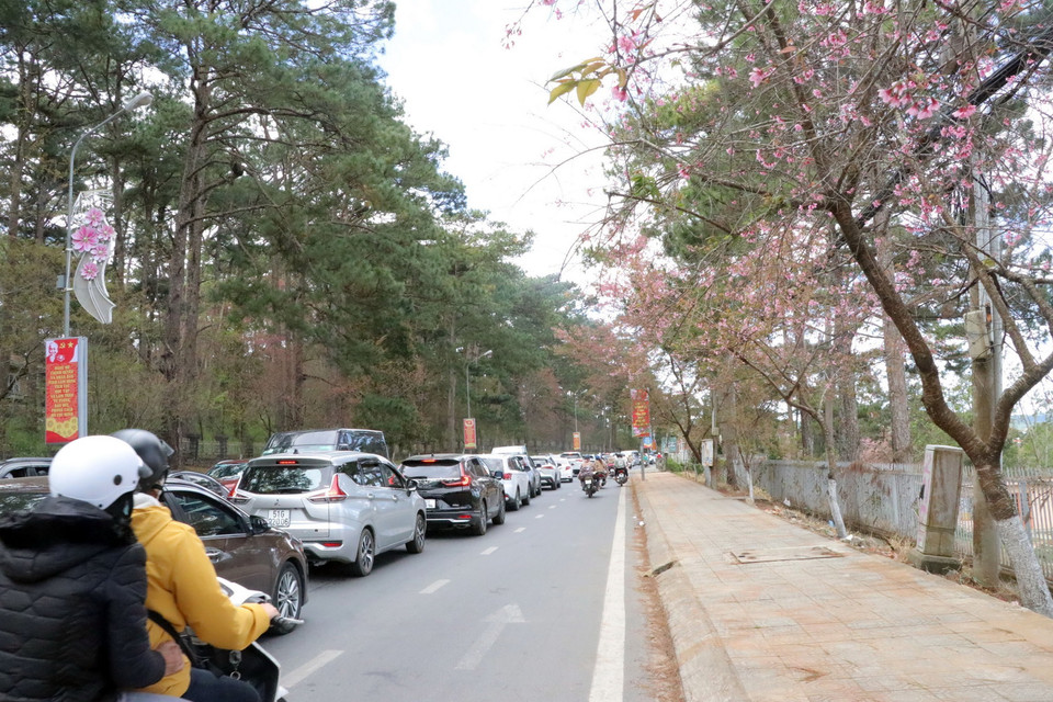 Tuyến đường Trần Hưng Đạo lúc 9h sáng Mùng 4 Tết Nguyên đán Quý Mão 2023. (Ảnh: Chu Quốc Hùng/TTXVN)