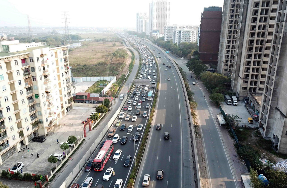 Ùn tắc kéo dài đoạn Pháp Vân-Cầu Giẽ hướng vào trung tâm thành phố. (Ảnh: Phạm Kiên/TTXVN)