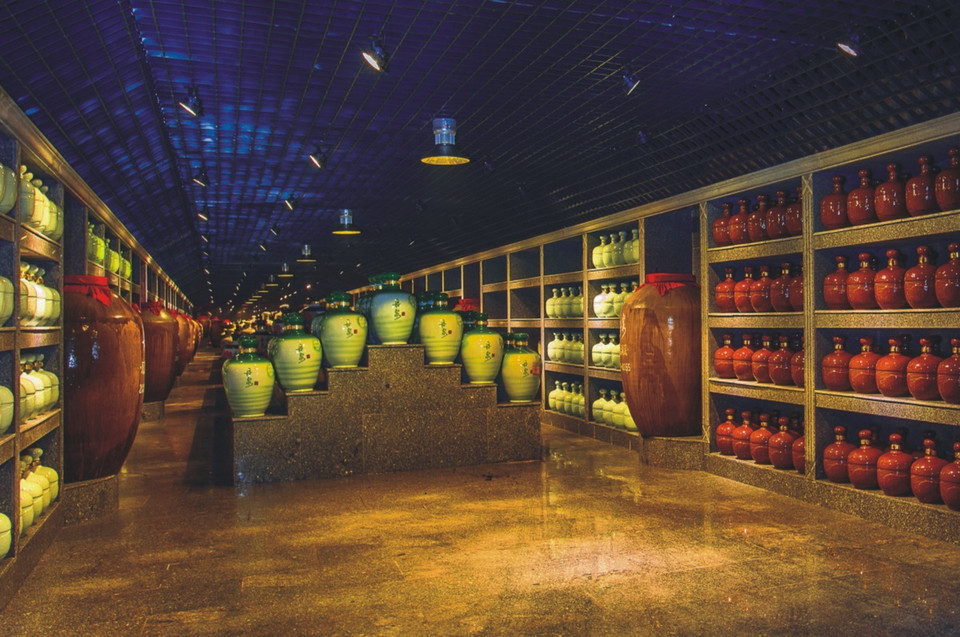 Các sản phẩm rượu hảo hạng của địa phương sẽ được bảo quản trong một "ngôi nhà vàng" cao 8 tầng có sức chứa 6.300 tấn rượu. (Ảnh: TTXVN phát)