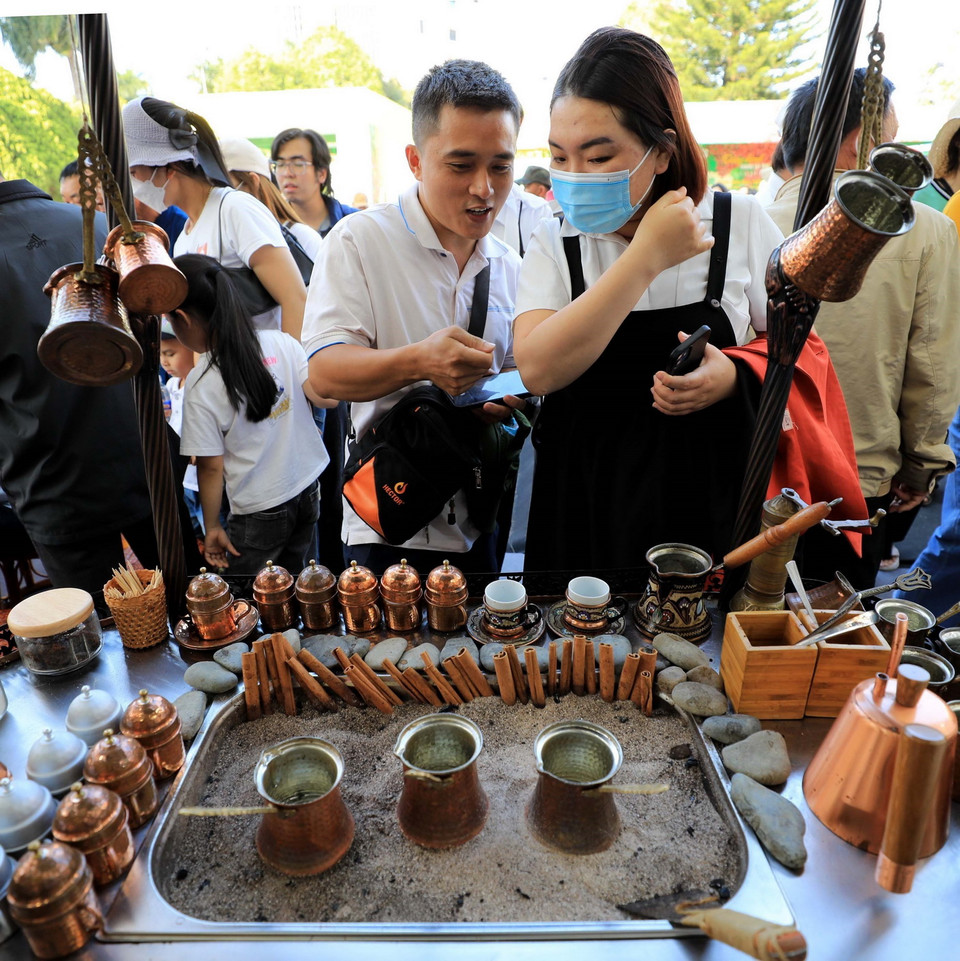 Đến với Buôn Ma Thuột, du khách được trải nghiệm nhiều loại hình càphê trên thế giới. (Ảnh: Nhật Anh/TTXVN)