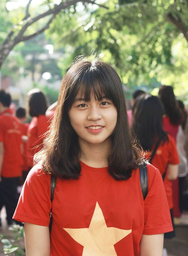 Nụ cười tươi tắn trên sân trường Lương Thế Vinh. (Ảnh: Tùng Lâm/Vietnam+)