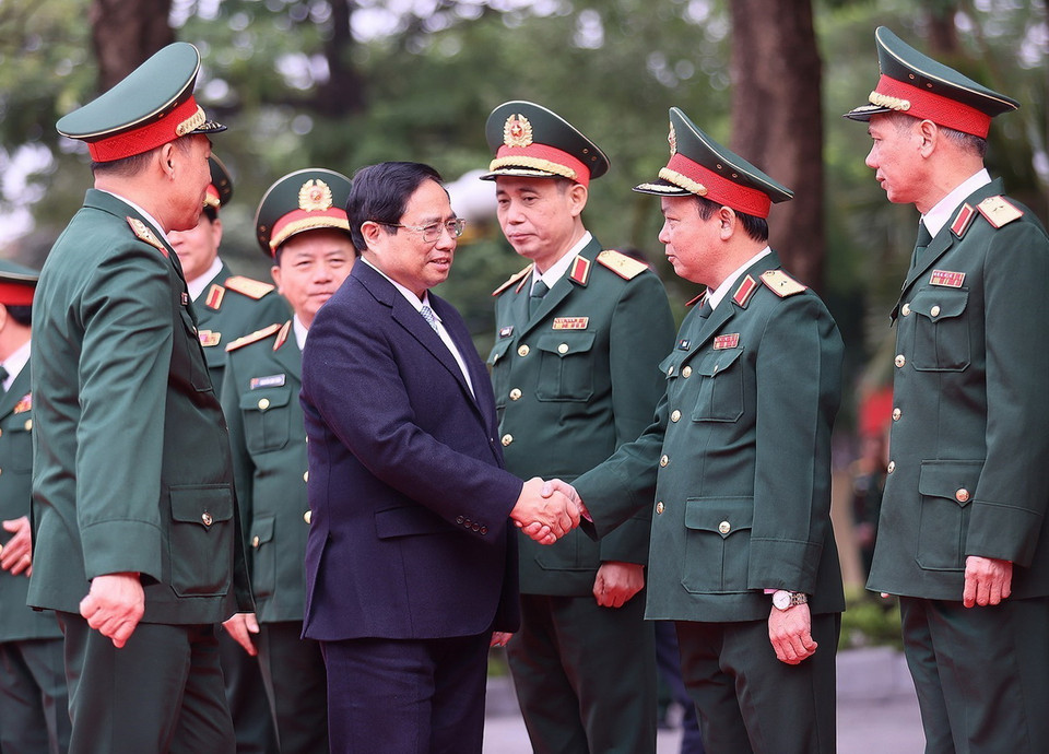 Thủ tướng Phạm Minh Chính với cán bộ, giảng viên Học viện Quốc phòng. (Ảnh: Dương Giang/TTXVN)