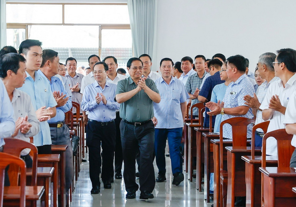 Thủ tướng Phạm Minh Chính đến dự hội nghị tiếp xúc cử tri quận Thốt Nốt, thành phố Cần Thơ. (Ảnh: Dương Giang/TTXVN)