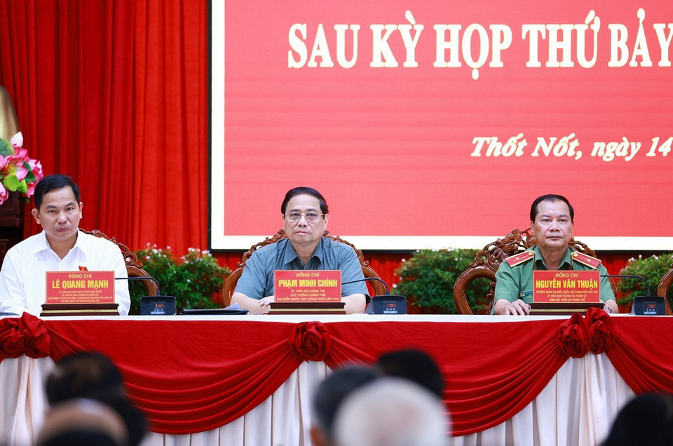 Thủ tướng Phạm Minh Chính đến dự hội nghị tiếp xúc cử tri quận Thốt Nốt, thành phố Cần Thơ. (Ảnh: Dương Giang/TTXVN)