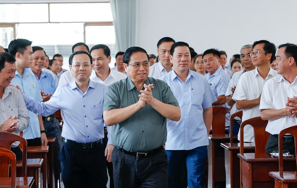 Thủ tướng Phạm Minh Chính đến dự hội nghị tiếp xúc cử tri quận Thốt Nốt, thành phố Cần Thơ. (Ảnh: Dương Giang/TTXVN)