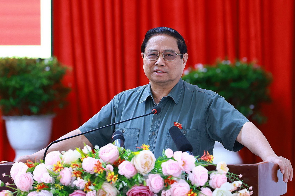 Thủ tướng Phạm Minh Chính phát biểu tại buổi tiếp xúc cử tri quận Thốt Nốt. (Ảnh: Dương Giang/TTXVN)