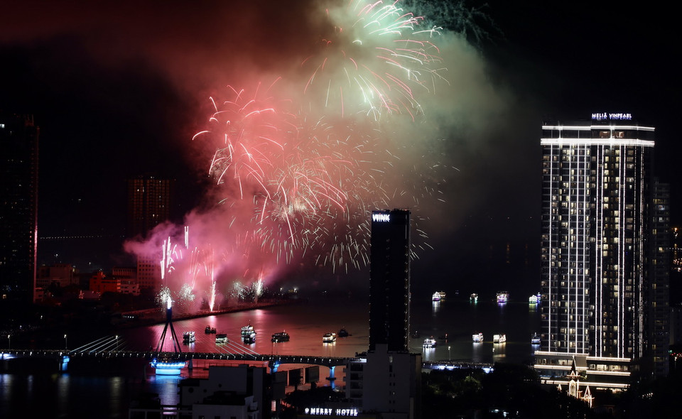 Màn trình diễn pháo hoa của đội Trung Quốc. Ảnh: Trần Lê Lâm – TTXVN