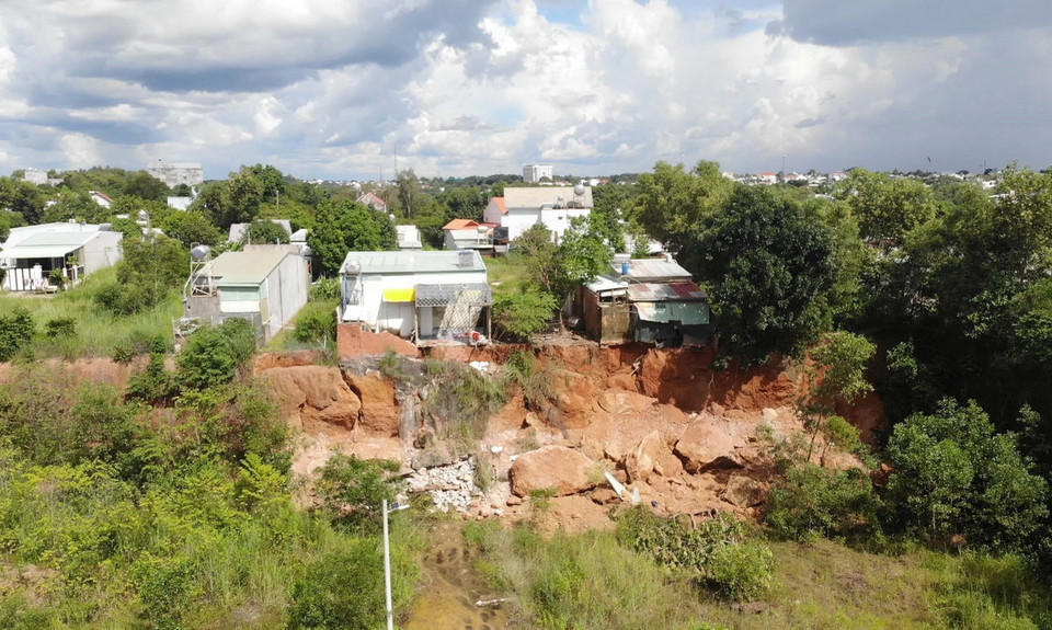 Hiện người và tài sản đã được chính quyền địa phương di dời đến nơi an toàn. (Ảnh: TTXVN phát)