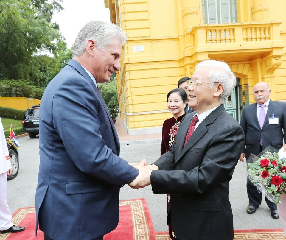 Tổng Bí thư, Chủ tịch nước Nguyễn Phú Trọng chủ trì lễ đón ông Miguel Mario Díaz-Canel Bermúdez. Đây là chuyến thăm Việt Nam đầu tiên trên cương vị Chủ tịch HĐNN và HĐBT Cuba của ông Miguel Mario Díaz-Canel Bermúdez (9/11/2018). (Ảnh: Trí Dũng/TTXVN)