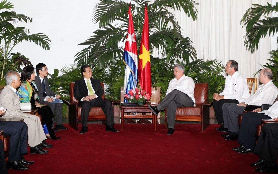 Trong chuyến thăm chính thức Cuba, ngày 26/3/2014, tại Cung Cách mạng ở thủ đô La Habana, Thủ tướng Nguyễn Tấn Dũng làm việc với đồng chí Miguel Díaz-Canel Bermúdez, Phó Chủ tịch thứ nhất Hội đồng Nhà nước và Hội đồng Bộ trưởng Cuba. (Ảnh: Đức Tám/TTXVN)