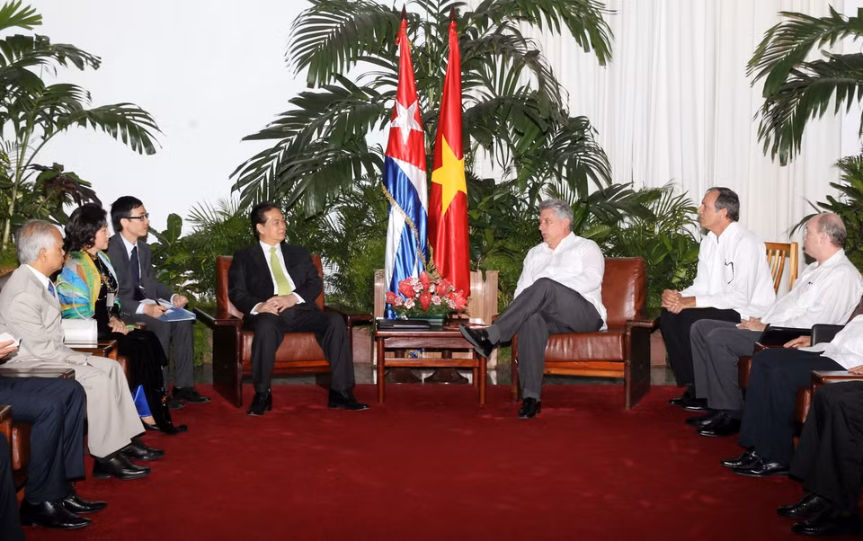 Trong chuyến thăm chính thức Cuba, ngày 26/3/2014, tại Cung Cách mạng ở thủ đô La Habana, Thủ tướng Nguyễn Tấn Dũng làm việc với đồng chí Miguel Díaz-Canel Bermúdez, Phó Chủ tịch thứ nhất Hội đồng Nhà nước và Hội đồng Bộ trưởng Cuba. (Ảnh: Đức Tám/TTXVN)