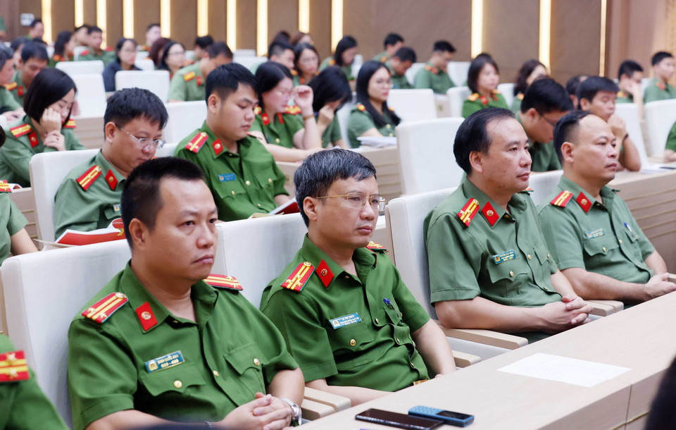 Cán bộ, chiến sỹ Công an Nhân dân tham dự buổi lễ. (Ảnh: Phạm Kiên/TTXVN)