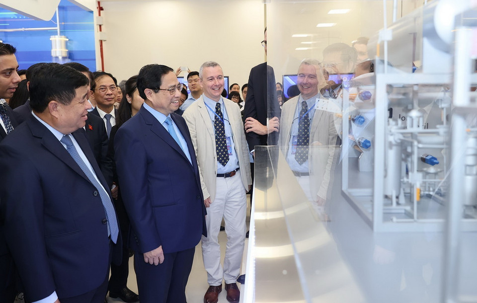 Thủ tướng Phạm Minh Chính tham quan Triển lãm Quốc tế Đổi mới Sáng tạo Việt Nam năm 2023-VIIE 2023. (Ảnh: Dương Giang/TTXVN)