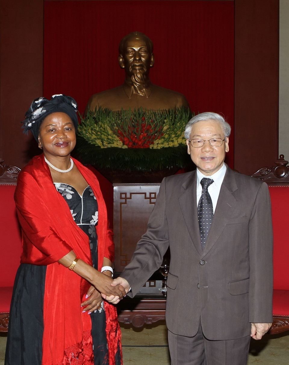 Tổng Bí thư Nguyễn Phú Trọng tiếp Bà Baleka Mbete, Chủ tịch Quốc hội Nam Phi, Chủ tọa Toàn quốc Đảng Đại hội Dân tộc Phi (ANC) sang thăm và dự Đại hội đồng Liên minh Nghị viện Thế giới lần thứ 132 (IPU 132) tại Việt Nam (2015). (Ảnh: Trí Dũng/TTXVN)