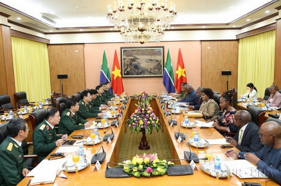 Đại tướng Ngô Xuân Lịch, Bộ trưởng Bộ Quốc phòng Việt Nam, hội đàm với bà Nosiviwe Noluthando Mapisa-Nqakula, Bộ trưởng Bộ Quốc phòng và Cựu Chiến binh nước Cộng hòa Nam Phi (2019). (Ảnh: Dương Giang/TTXVN)