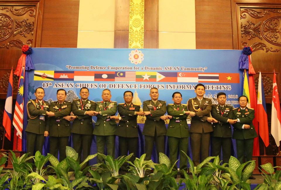Hội nghị không chính thức Tư lệnh Lực lượng quốc phòng ASEAN lần thứ 13 (ACDFIM-13) ngày 14/3/2016, tại Vientiane (Lào) với chủ đề “Tăng cường hợp tác quốc phòng vì một Cộng đồng ASEAN năng động.” Đại tướng Đỗ Bá Tỵ, Tổng Tham mưu trưởng QĐND Việt Nam dẫn đầu đoàn Việt Nam tham dự hội nghị. (Ảnh: Phạm Kiên/TTXVN)