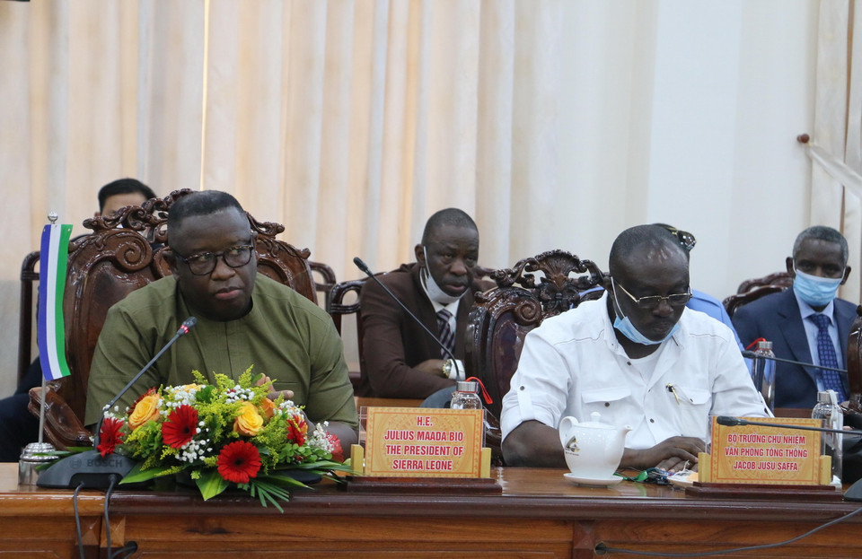  Tổng thống nước Cộng hòa Sierra Leone Julius Maada Bio phát biểu tại buổi làm việc với lãnh đạo tỉnh An Giang. (Ảnh: Công Mạo/TTXVN)