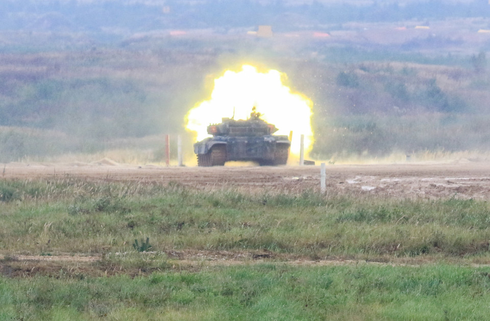 Kết thúc lượt thi, theo thông báo trên bảng điện tử, Kíp xe số 3 Đội tuyển Xe tăng Quân đội Nhân dân Việt Nam đã kết thúc phần thi với thành tích bắn hạ được 4/5 mục tiêu. (Ảnh Trần Hiếu)