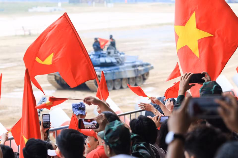 Đông đảo người Việt đã tới theo dõi và cổ vũ cho màn thi đấu của Kíp xe số 3. (Ảnh: Trần Hiếu)