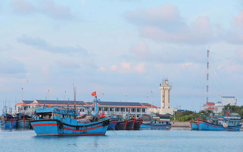 Hải đăng trên đảo Trường Sa lớn giúp tàu thuyền di chuyển an toàn, hỗ trợ ngư dân vươn khơi, bám biển. (Ảnh: Hoàng Hiếu/TTXVN)