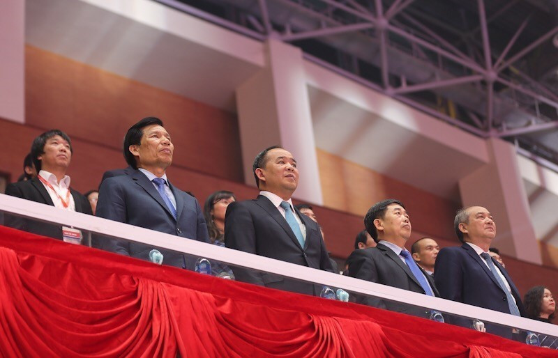 Bộ trưởng Bộ Văn hóa, Thể thao và Du lịch Nguyễn ngọc Thiên (bên trái) và Thứ trưởng Bộ Văn hóa, Thể thao và Du lịch Lê Khánh Hải (thứ hai bên trái vào) tham dự lễ bế mạc. (Ảnh: Trọng Đạt/TTXVN)