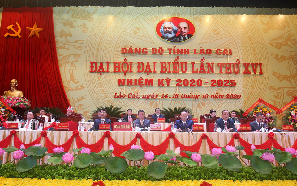 Đoàn Chủ tịch điều hành Đại hội. (Ảnh: Quốc Khánh/TTXVN)