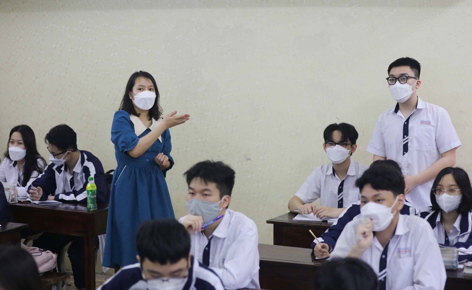 Các đơn vị trường học tổ chức dạy và học trực tiếp gắn với bảo đảm an toàn phòng, chống dịch, kiểm soát và xử lý kịp thời các ca nhiễm, giữ mức độ an toàn cao nhất cho học sinh và giáo viên. (Ảnh: Thanh Tùng/TTXVN) 