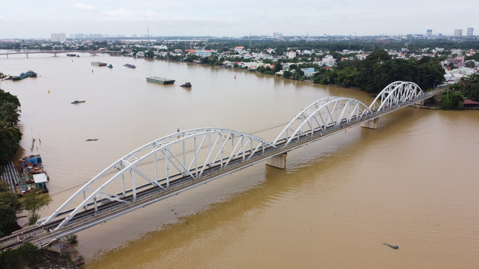 Hiện cầu Ghềnh cho phép xe 2 bánh lưu thông hai chiều qua Cù lao Hiệp Hòa. (Ảnh: Sỹ Tuyên/Vietnam+)