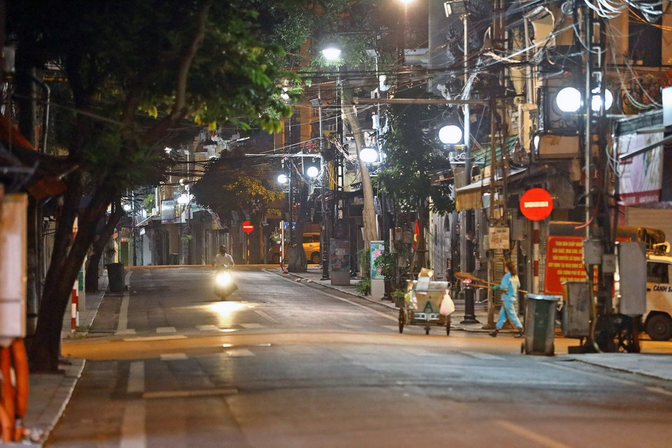 Phố Lương Văn Can thường ngày thấy chật hẹp, giờ đây trông rộng rãi thênh thang. (Ảnh: Huy Hùng/TTXVN)