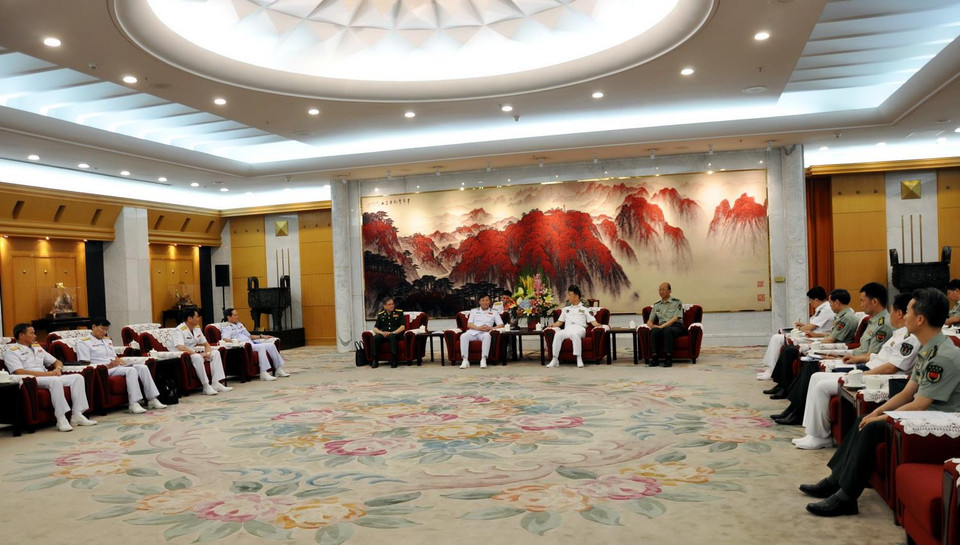 Quang cảnh buổi tiếp Đoàn cán bộ cấp cao Hải quân Nhân dân Việt Nam của Thượng tướng Miêu Hoa. (Ảnh: Bùi Tuấn/Vietnam+)