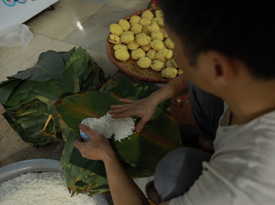 Gạo nếp - nguyên liệu quan trọng nhất để làm bánh chưng Tranh Khúc, thường là gạo nếp nhung hoặc nếp cái hoa vàng ở huyện Hải Hậu, tỉnh Nam Định. (Ảnh: Vũ Sinh/TTXVN)