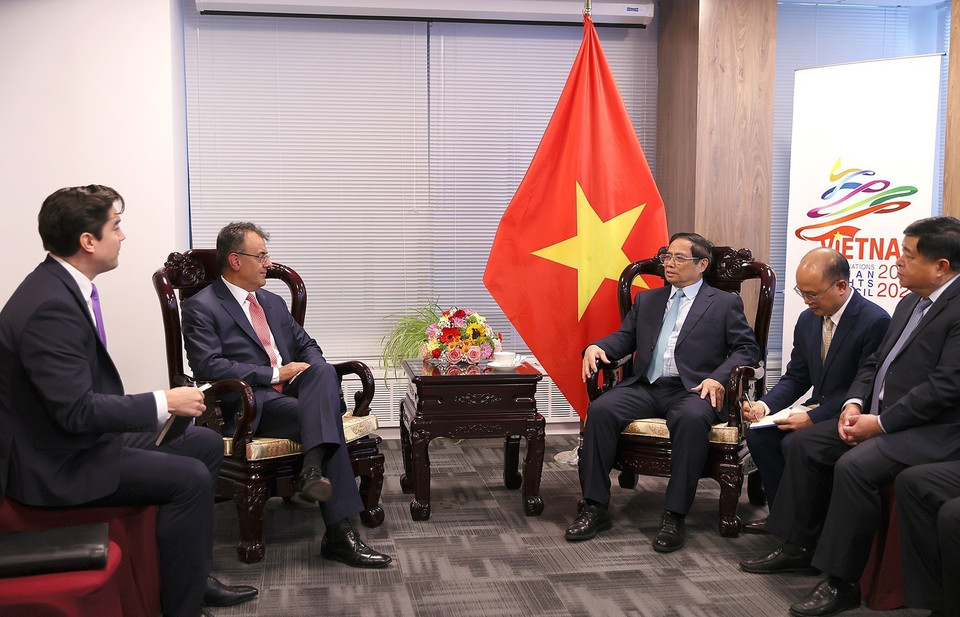 Thủ tướng Phạm Minh Chính tiếp ông Karan Bhatia, Phó Chủ tịch phụ trách Quan hệ Chính phủ và Chính sách Công Google. (Ảnh: Dương Giang/TTXVN)