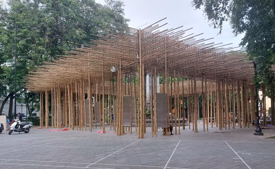 Vườn hoa Diên Hồng được cải tạo theo hướng sáng tạo, trở thành nơi tổ chức các hoạt động nghệ thuật. (Ảnh: Đinh Thuận/TTXVN)