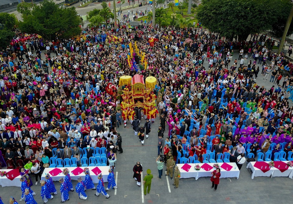 Toàn cảnh lễ rước "Đức Ông vi hành khu an ngự.” (Ảnh: Trung Nguyên/TTXVN)