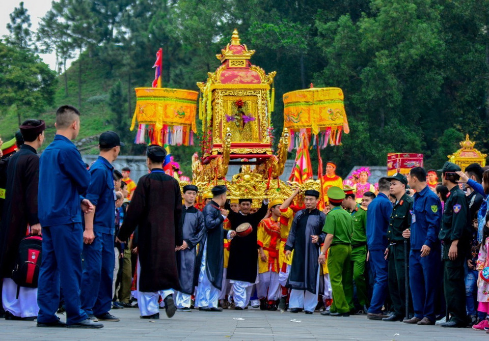 Lễ rước "Đức Ông vi hành khu an ngự.” (Ảnh: Trung Nguyên/TTXVN)