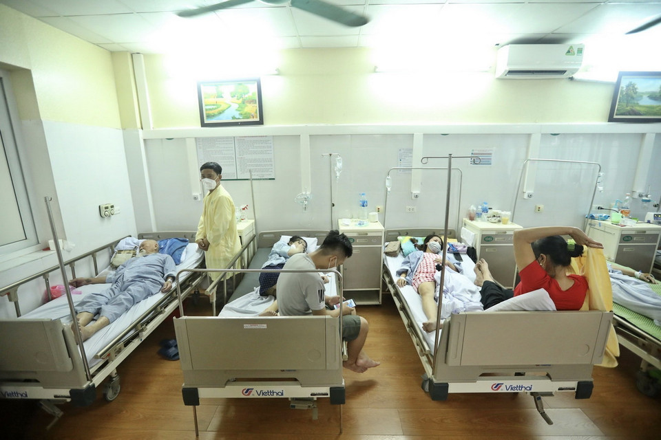 Khoa Truyền nhiễm của Bệnh viện đa khoa Đức Giang, Hà Nội, đang điều trị cho khoảng 20 ca mắc cúm A. (Ảnh: Minh Quyết/TTXVN)