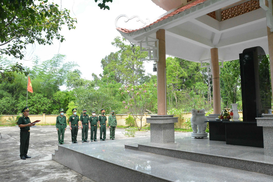 Nhà bia ghi danh các anh hùng liệt sỹ khu vực giáp bờ sông Sêrêpốk. (Ảnh: Tuấn Anh/TTXVN)